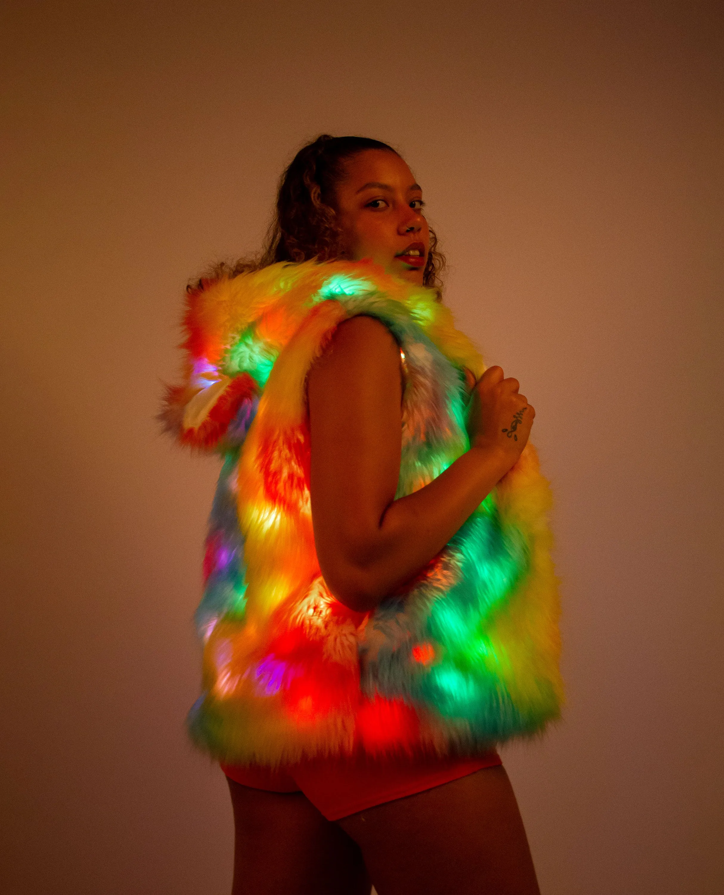 LIGHT UP FUR GILET SHORT